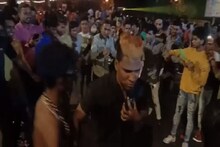 VIDEO : नक्कल करतो म्हणून गर्दीत नाचणाऱ्या तरुणाला घातली गोळी; वाल्मिकी जयंती उत्सवातली घटना
