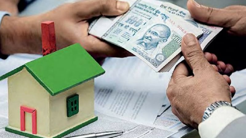 स्वतःच्या मालकीची दोन घरं असताना एक घर 'डीम्ड टू बी लीज्ड' समजून त्याचं भाडं मिळत असल्याचं गृहित धरलं जायचं आणि त्यावरचा कर भरावा लागायचा. आता तसं होणार नाही. स्वतःच्या मालकीची दोन घरं असताना एक घर 'डीम्ड टू बी लीज्ड' समजून त्याचं भाडं मिळत असल्याचं गृहित धरलं जायचं आणि त्यावरचा कर भरावा लागायचा. आता तसं होणार नाही.