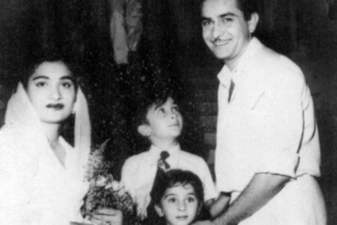फार कमी लोकांना माहित आहे की, राज आणि कृष्णा कपूर यांनी त्यांच्या मुलीचं नाव रीवा शहराशी प्रेरित होऊन रिमा ठेवलं होतं. असं म्हटलं जातं की, या शहराची आठवण नेहमीच स्वतः जवळ ठेवण्यासाठी राज आणि कृष्णा यांनी मुलीचं नाव रिमा ठेवलं होतं. फार कमी लोकांना माहित आहे की, राज आणि कृष्णा कपूर यांनी त्यांच्या मुलीचं नाव रीवा शहराशी प्रेरित होऊन रिमा ठेवलं होतं. असं म्हटलं जातं की, या शहराची आठवण नेहमीच स्वतः जवळ ठेवण्यासाठी राज आणि कृष्णा यांनी मुलीचं नाव रिमा ठेवलं होतं.