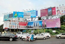 पुण्यातले 50 टक्के होर्डिंग्ज अनधिकृत, शहर विद्रुप करण्याला महापालिकेची मूकसंमती ?