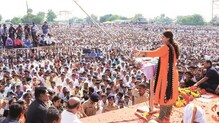 भगवानबाबा कुणाला पावणार ? पंकजा मुंडेंचं आज राजकीय शक्तिप्रदर्शन भगवानबाबा कुणाला पावणार ? पंकजा मुंडेंचं आज राजकीय शक्तिप्रदर्शन