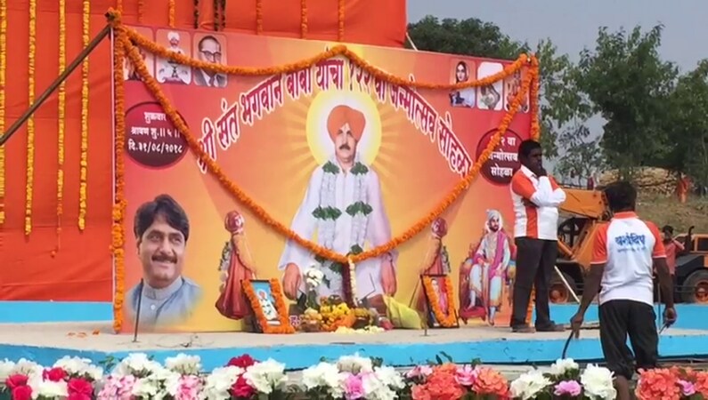 बीड जिल्हामध्ये भगवानबाबांना मानणारा एक मोठा वर्ग आहे. पंकजा मुंडे यांची भगवानगडावरील दसरा मेळाव्याची परंपरा मागच्या वर्षीपासून खंडित झाली. बीड जिल्हामध्ये भगवानबाबांना मानणारा एक मोठा वर्ग आहे. पंकजा मुंडे यांची भगवानगडावरील दसरा मेळाव्याची परंपरा मागच्या वर्षीपासून खंडित झाली.