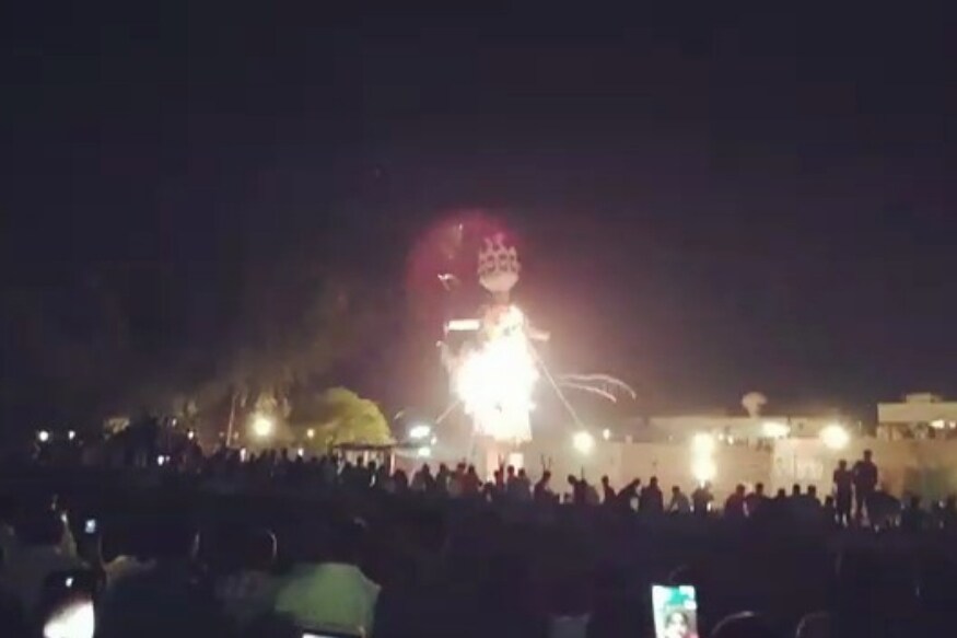 ग्रीन सिग्नल असल्यामुळेच मी गाडी पुढे नेत होतो. त्यामुळं गाडीचा वेग जेवढा पाहिजे तेवढा होता. जोडा फाटकजवळ आल्यावर डबल येलो सिग्नल मिळला. ग्रीन सिग्नल असल्यामुळेच मी गाडी पुढे नेत होतो. त्यामुळं गाडीचा वेग जेवढा पाहिजे तेवढा होता. जोडा फाटकजवळ आल्यावर डबल येलो सिग्नल मिळला.