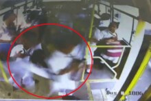 VIRAL VIDEO : चालत्या स्कूलबसमधून मुलाला ढकललं