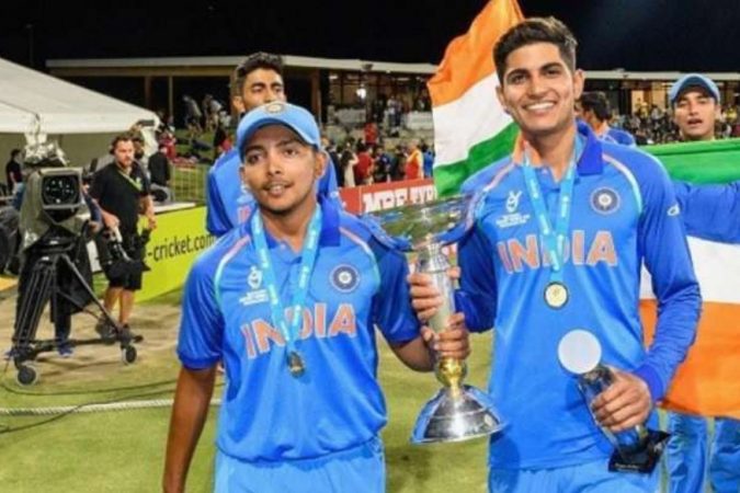अंडर- १९ संघात सर्वाधिक धावा करणाऱ्या फलंदाजांमध्ये शुभमन दुसऱ्या स्थानावर आहे. अंडर- १९ वर्ल्डकप दरम्यान त्याला ज्युनिअर युवराज सिंग नावाने हाक मारायचे. अंडर- १९ संघात सर्वाधिक धावा करणाऱ्या फलंदाजांमध्ये शुभमन दुसऱ्या स्थानावर आहे. अंडर- १९ वर्ल्डकप दरम्यान त्याला ज्युनिअर युवराज सिंग नावाने हाक मारायचे.