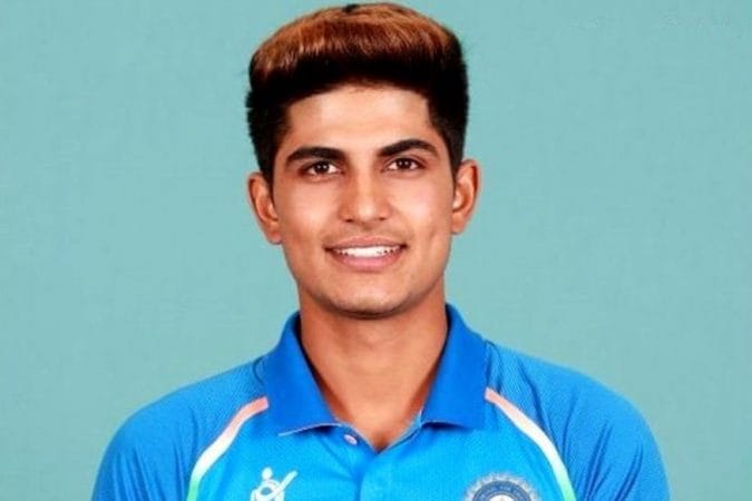 शनिवारी फिरोजशहा कोटला मैदानावरच अंतिम सामना खेळण्यात येईल. ‘भारत- अ’ने नाणेफेक जिंकत प्रथम फलंदाजी करण्याचा निर्णय घेतला. अभिमन्यु ईश्वरण (६९), नितीश राणा (६८) आणि अनमोलप्रीत सिंग (५९) यांच्या अर्धशतकी खेळीने ‘भारत- अ’ने २९३ धावापर्यंत मजल मारली. केदार जाधवनेही २५ चेंडूत दोन चौकार आणि दोन षटकार मारत नाबाद ४१ धावा केल्या. शनिवारी फिरोजशहा कोटला मैदानावरच अंतिम सामना खेळण्यात येईल. ‘भारत- अ’ने नाणेफेक जिंकत प्रथम फलंदाजी करण्याचा निर्णय घेतला. अभिमन्यु ईश्वरण (६९), नितीश राणा (६८) आणि अनमोलप्रीत सिंग (५९) यांच्या अर्धशतकी खेळीने ‘भारत- अ’ने २९३ धावापर्यंत मजल मारली. केदार जाधवनेही २५ चेंडूत दोन चौकार आणि दोन षटकार मारत नाबाद ४१ धावा केल्या.