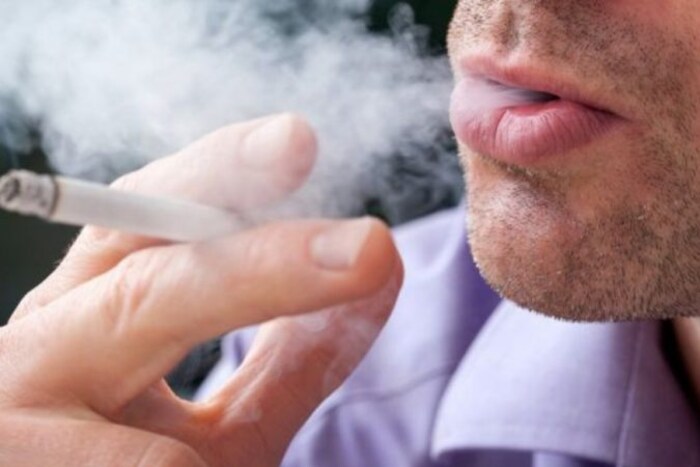 स्मोकिंग करणं