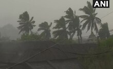 ओडिशाच्या किनारपट्टीला धडकलं तितली चक्रीवादळ, वाऱ्यामुळे घरं आणि झाडं कोसळली