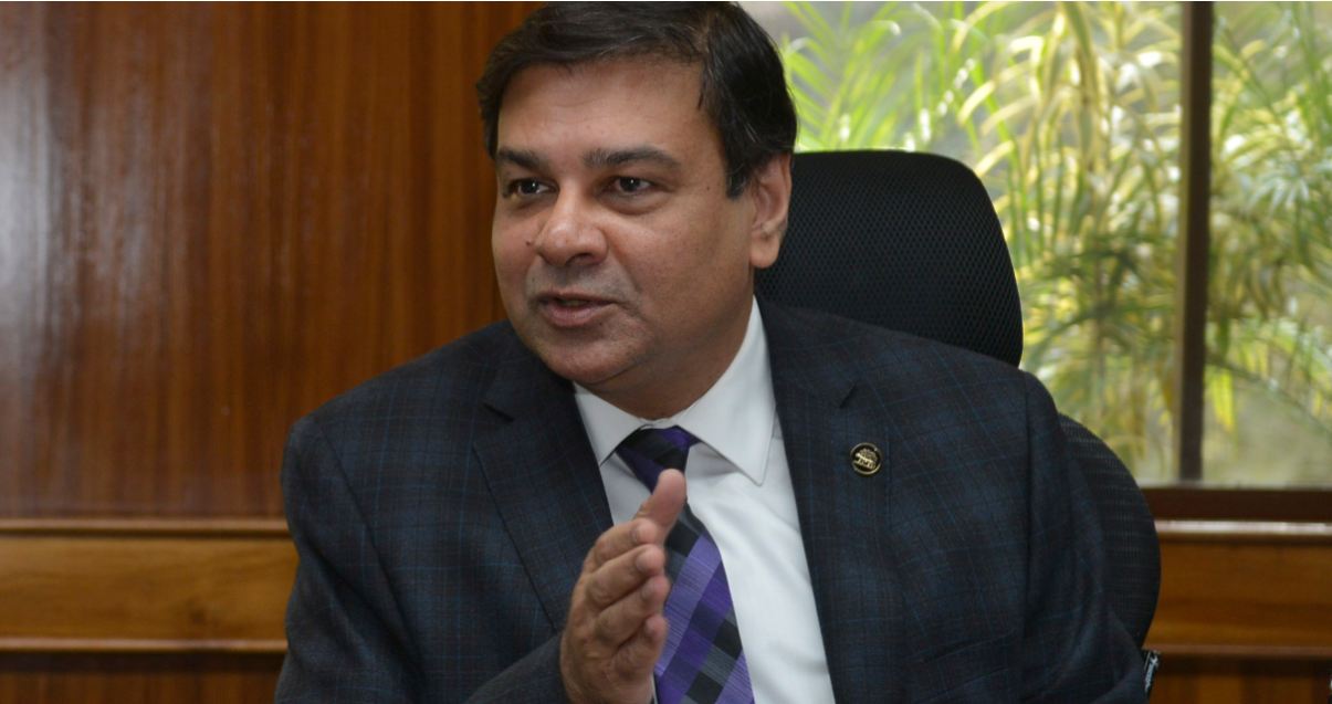 उर्जित पटेल यांच्याबरोबर नेमक्या कुठल्या मुद्द्यावरून वाद आहेत आणि सरकारला नेमकं कुठलं अर्थधोरण दामटवायचं आहे याविषयी वेगवेगळे तर्कवितर्क लढवण्यात येत आहेत. एकूणच जागतिक पातळीवरच्या भारतीय अर्थतज्ज्ञांचं सरकार आणि राजकारण्यांशी धोरणात्मकदृष्ट्या फारसं पटत नाही का? उर्जित पटेल यांच्याबरोबर नेमक्या कुठल्या मुद्द्यावरून वाद आहेत आणि सरकारला नेमकं कुठलं अर्थधोरण दामटवायचं आहे याविषयी वेगवेगळे तर्कवितर्क लढवण्यात येत आहेत. एकूणच जागतिक पातळीवरच्या भारतीय अर्थतज्ज्ञांचं सरकार आणि राजकारण्यांशी धोरणात्मकदृष्ट्या फारसं पटत नाही का?