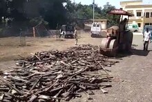 VIDEO :  ...आणि ३ हजारांवर बंदुकांंवर त्यांनी चक्क असा बुलडोझर चालवला!