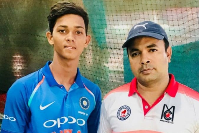 २०११ मध्ये ज्वाला यांनी आपली क्रिकेट अकादमी सुरू केली. स्वतः सिंहही क्रिकेटर होण्यासाठी मुंबईत आले होते. ज्वाला यांना जास्तीत जास्त मुलांची स्वप्न पूर्ण करायची आहेत. यशस्वीचा संघर्ष पाहून ज्वाला यांनी त्याची मदत करण्याचा निर्णय घेतला.’ २०११ मध्ये ज्वाला यांनी आपली क्रिकेट अकादमी सुरू केली. स्वतः सिंहही क्रिकेटर होण्यासाठी मुंबईत आले होते. ज्वाला यांना जास्तीत जास्त मुलांची स्वप्न पूर्ण करायची आहेत. यशस्वीचा संघर्ष पाहून ज्वाला यांनी त्याची मदत करण्याचा निर्णय घेतला.’