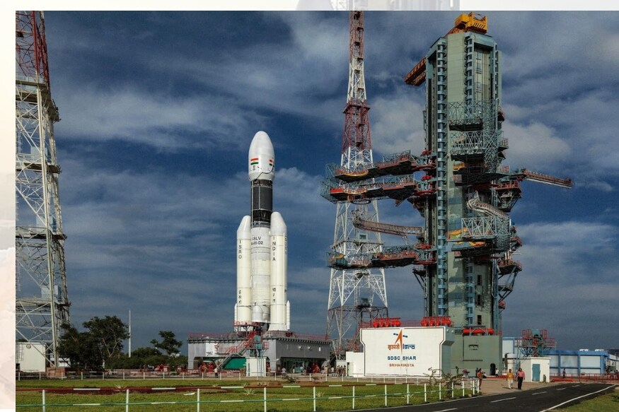 GSLVMkIIID2 या उपग्रह प्रक्षेपक वाहकाच्या साह्यानं GSAT-29 आकाशात झेपावला. या प्रक्षेपक रॉकेटचं हे दुसरं उड्डाण आहे. 'चांद्रयान-2' या महत्वाकांक्षी योजनेसाठीही याच रॉकेटचा वापर करण्यात येणार असल्याचं इस्त्रोनं म्हटलं आहे. GSLVMkIIID2 या उपग्रह प्रक्षेपक वाहकाच्या साह्यानं GSAT-29 आकाशात झेपावला. या प्रक्षेपक रॉकेटचं हे दुसरं उड्डाण आहे. 'चांद्रयान-2' या महत्वाकांक्षी योजनेसाठीही याच रॉकेटचा वापर करण्यात येणार असल्याचं इस्त्रोनं म्हटलं आहे.