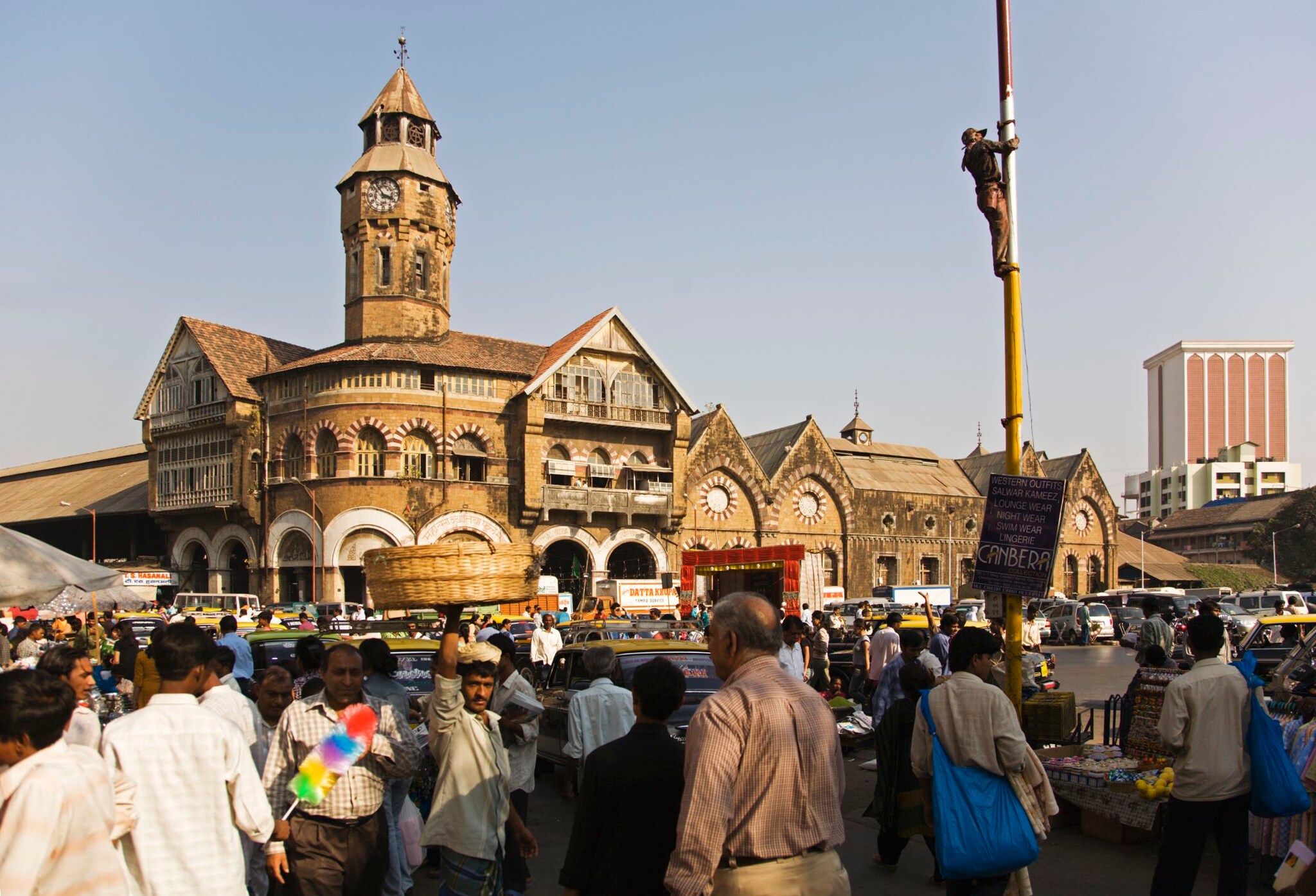 वाढत्या तंत्रज्ञानामुळे पैसा कमवणं अधिक सोपं झालं आहे. पैसा कमावण्यासाठी लोक काहीही करतात. पैशांसाठी कित्येक लोकांना आपल्या कुटुंबापासून दूर राहावं लागतं. अशा परिस्थितीत मिळणारा पैसा अपुरा पडतो. पण घरबसल्या पैसे कमावण्याचा मार्ग सापडला तर... इंटरनेटमुळे तो सापडला आहे. वाढत्या तंत्रज्ञानामुळे पैसा कमवणं अधिक सोपं झालं आहे. पैसा कमावण्यासाठी लोक काहीही करतात. पैशांसाठी कित्येक लोकांना आपल्या कुटुंबापासून दूर राहावं लागतं. अशा परिस्थितीत मिळणारा पैसा अपुरा पडतो. पण घरबसल्या पैसे कमावण्याचा मार्ग सापडला तर... इंटरनेटमुळे तो सापडला आहे.