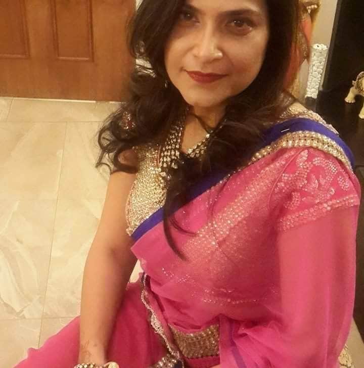 गुरुवारी सकाळी पोलिसांनी घरातून दोघांचे मृतदेह ताब्यात घेतले आहेत. मृतांपैकी माया लखानी असं फॅशन डिझाइनरचं नाव आहे तर बहादुर असं तिच्या 50 वर्षीय नोकराचं नाव आहे. गुरुवारी सकाळी पोलिसांनी घरातून दोघांचे मृतदेह ताब्यात घेतले आहेत. मृतांपैकी माया लखानी असं फॅशन डिझाइनरचं नाव आहे तर बहादुर असं तिच्या 50 वर्षीय नोकराचं नाव आहे.