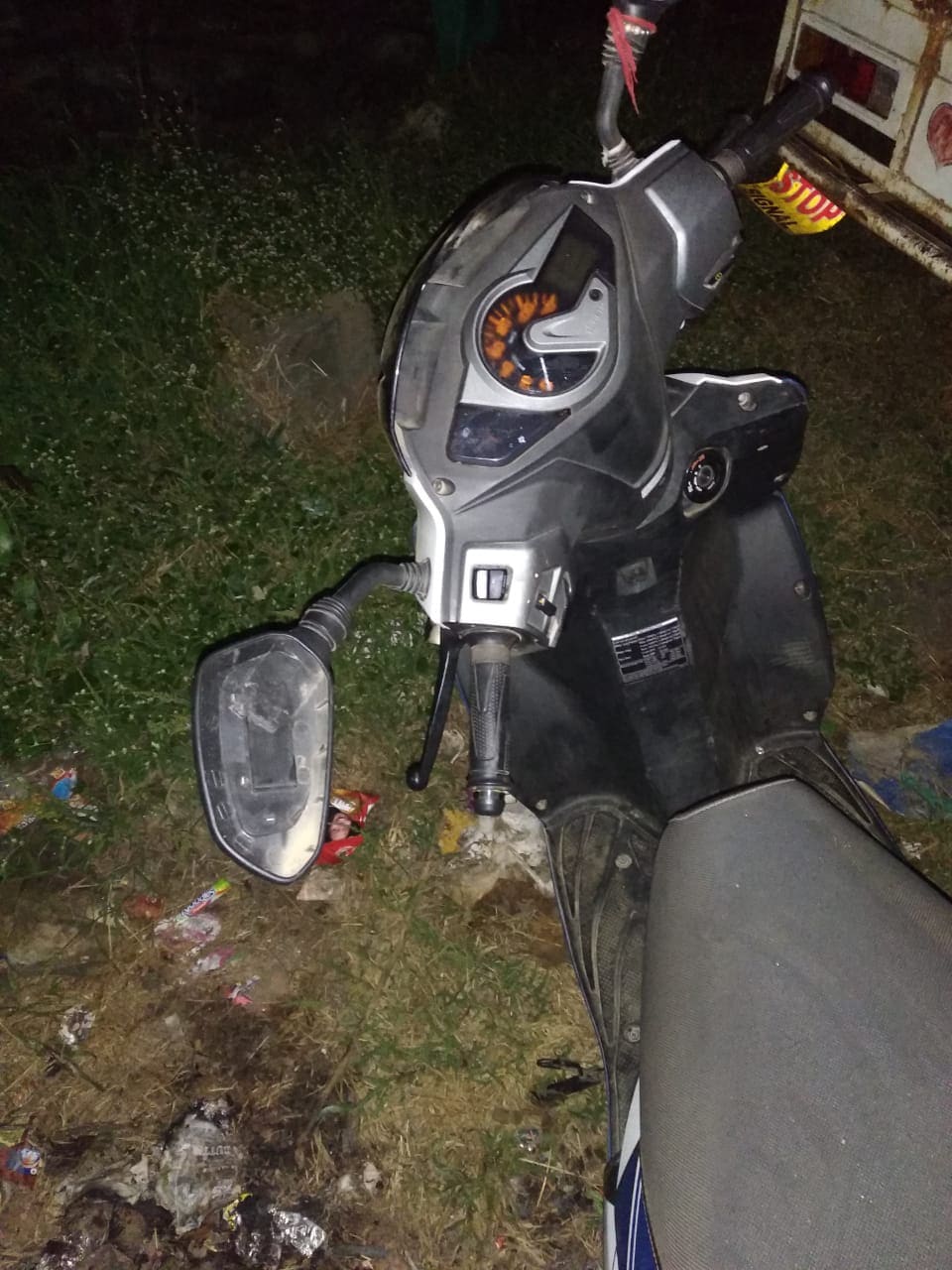 सोमवारीच काही टवाळेखोरांकडून पिंपरी चिंचवडमध्ये दिसेल त्याला मारण्याचं सत्र सुरू होतं. त्यातही अनेक गाड्यांची तोडफोड करण्यात आली होती. त्यामुळे पुणे नक्की कोणाचा धाक उरला आहे असाच प्रश्न आता विचारला जात आहे. सोमवारीच काही टवाळेखोरांकडून पिंपरी चिंचवडमध्ये दिसेल त्याला मारण्याचं सत्र सुरू होतं. त्यातही अनेक गाड्यांची तोडफोड करण्यात आली होती. त्यामुळे पुणे नक्की कोणाचा धाक उरला आहे असाच प्रश्न आता विचारला जात आहे.