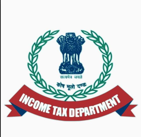 HDFC, SBI आणि ICICI या बँकांमधील मोफत दिल्या जाणाऱ्या सेवांवर जीएसटी लावण्यात यावा यासाठी कर विभागानं बँकांना सतत नोटीस पाठवली आहे. त्यामुळे बँकांवर केलेल्या दाबावामुळे खातेदारांना या सेवेसाठी पैसे द्यावे लागणार आहेत. HDFC, SBI आणि ICICI या बँकांमधील मोफत दिल्या जाणाऱ्या सेवांवर जीएसटी लावण्यात यावा यासाठी कर विभागानं बँकांना सतत नोटीस पाठवली आहे. त्यामुळे बँकांवर केलेल्या दाबावामुळे खातेदारांना या सेवेसाठी पैसे द्यावे लागणार आहेत.