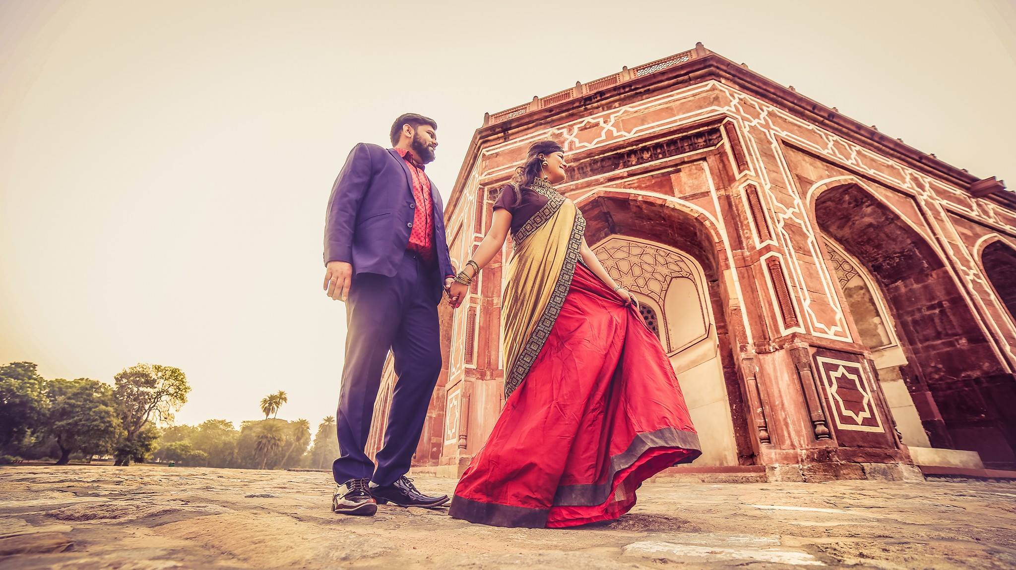प्री-वेडिंग शूट म्हटलं तर सगळ्यात आधी नाव हे राजस्थान शहराचं येतं. राजस्थानमध्ये अतिशय सुंदर अशा हवेल्या, मैलांवर पसरलेला वाळवंट, मीनारे आणि सगळ्यात आकर्षक म्हणजे त्यांचा शाही थाट. या सगळ्यामुळे तुमचं वेडिंग शूट एकदम हिट होणार. प्री-वेडिंग शूट म्हटलं तर सगळ्यात आधी नाव हे राजस्थान शहराचं येतं. राजस्थानमध्ये अतिशय सुंदर अशा हवेल्या, मैलांवर पसरलेला वाळवंट, मीनारे आणि सगळ्यात आकर्षक म्हणजे त्यांचा शाही थाट. या सगळ्यामुळे तुमचं वेडिंग शूट एकदम हिट होणार.