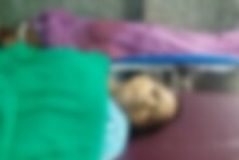 ऐन दिवाळीत पत्नीला 2 आणि मुलाला घातल्या 4 गोळ्या, पती फरार