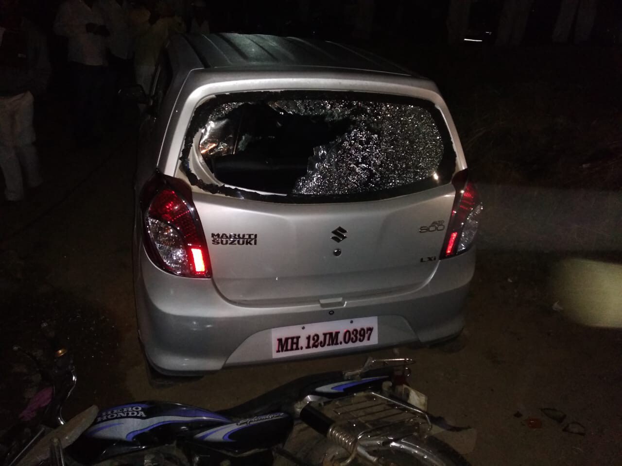 आरोपी अनिकेत काळे, ब्रह्मणोली तसेच हनुमंत काळे, सागर काळे, बाबुराव शहाजी काळे, अक्षय काळे आणि संदीप ठोंबरे यांच्यावर मारहाणीचा गुन्हा दाखल करण्यात आला आहे. आरोपी अनिकेत काळे, ब्रह्मणोली तसेच हनुमंत काळे, सागर काळे, बाबुराव शहाजी काळे, अक्षय काळे आणि संदीप ठोंबरे यांच्यावर मारहाणीचा गुन्हा दाखल करण्यात आला आहे.