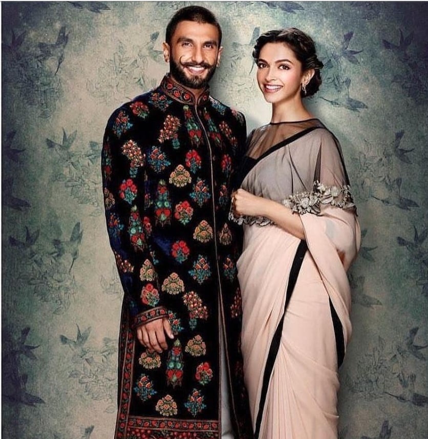 दीपिका आणि रणवीरच्या लग्नाची चर्चा सगळीकडे आहे. लग्नात दीपिका-रणवीर कसे दिसणार? याकडे सर्वांचे लक्ष लागले आहे. सध्या लग्नाच्या तयारीसाठी दीपिकाचे विदेश दौरे चालू आहेत. दीपिका आणि रणवीरच्या लग्नाची चर्चा सगळीकडे आहे. लग्नात दीपिका-रणवीर कसे दिसणार? याकडे सर्वांचे लक्ष लागले आहे. सध्या लग्नाच्या तयारीसाठी दीपिकाचे विदेश दौरे चालू आहेत.