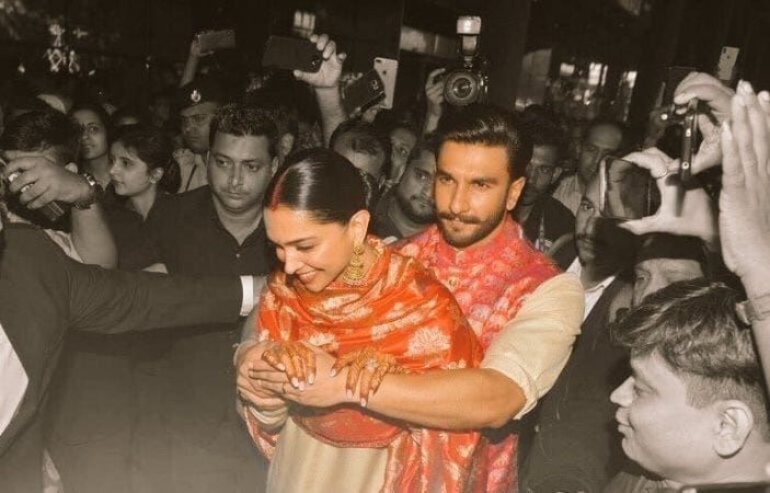 दीपवीर असं का करतायेत असाच प्रश्न त्यांच्या चाहत्यांना पडला आहे. घर जावई होण्याचं रणवीरचं कारण तुम्हालाही पटेल आणि तुम्ही दीपवीरचा हा निर्ण योग्य असल्याची ग्वाही द्याल. दीपवीर असं का करतायेत असाच प्रश्न त्यांच्या चाहत्यांना पडला आहे. घर जावई होण्याचं रणवीरचं कारण तुम्हालाही पटेल आणि तुम्ही दीपवीरचा हा निर्ण योग्य असल्याची ग्वाही द्याल.