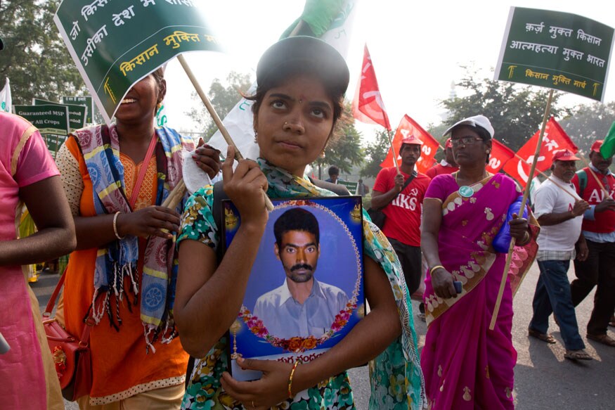 स्वामीनाथन आयोगाच्या शिफारशींची अंमलबजावणी, कर्जमाफी आणि शेतमालाचा हमीभाव अशा प्रमुख मागण्या घेऊन शेतकरी दिल्लीत आले आहेत. स्वामीनाथन आयोगाच्या शिफारशींची अंमलबजावणी, कर्जमाफी आणि शेतमालाचा हमीभाव अशा प्रमुख मागण्या घेऊन शेतकरी दिल्लीत आले आहेत.