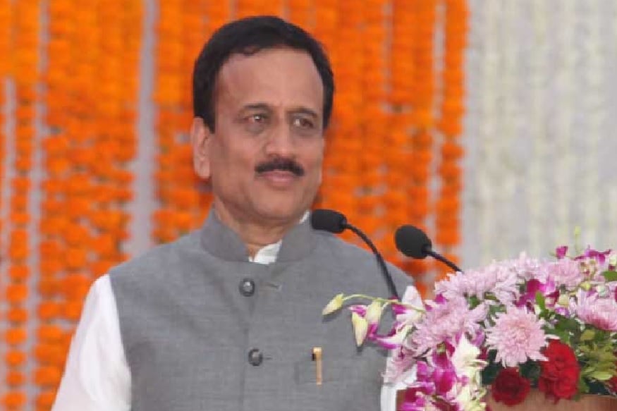 धुळे महानगरपालिका निवडणुकीत अनेक आव्हानं समोर असतानाही गिरीश महाजन यांनी भाजपला एकहाती विजय मिळवून दिला. त्याामुळे मुख्यमंत्री देवेंद्र फडणवीस यांनी दाखवला विश्वास त्यांनी सार्थ ठरवला आहे. धुळे महानगरपालिका निवडणुकीत अनेक आव्हानं समोर असतानाही गिरीश महाजन यांनी भाजपला एकहाती विजय मिळवून दिला. त्याामुळे मुख्यमंत्री देवेंद्र फडणवीस यांनी दाखवला विश्वास त्यांनी सार्थ ठरवला आहे.