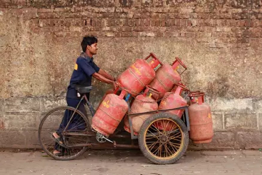 घरगुती गॅस सिलिंडर 150 रुपयांनी होणार स्वस्त?