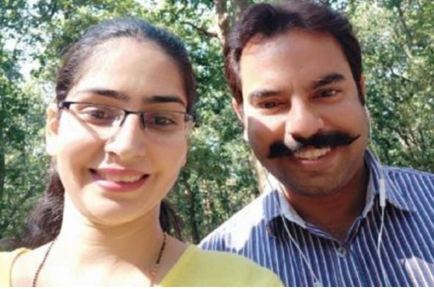 गुरुग्राममध्ये करवा चौथच्या दिनी पती-पत्नीच्या नात्याचा खून केल्याची धक्कादायक घटना घडली होती. त्यात आता आरोपी पतीला पोलिसांनी ताब्यात घेतलं आहे. पतीने करवा चौथच्या दिवशीच पत्नीला इमारतीच्या 8व्या मजल्यावरून धक्का देत तिची हत्या केली होती. गुरुग्राममध्ये करवा चौथच्या दिनी पती-पत्नीच्या नात्याचा खून केल्याची धक्कादायक घटना घडली होती. त्यात आता आरोपी पतीला पोलिसांनी ताब्यात घेतलं आहे. पतीने करवा चौथच्या दिवशीच पत्नीला इमारतीच्या 8व्या मजल्यावरून धक्का देत तिची हत्या केली होती.