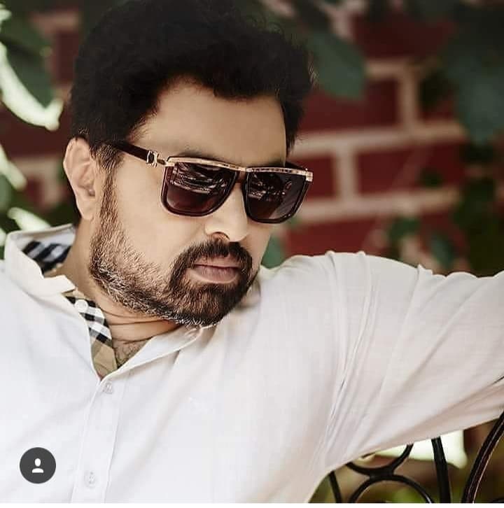 आज अभिनेता सुबोध भावेचा वाढदिवस. कालच 'आणि डाॅ. काशिनाथ घाणेकर' रिलीज झालाय. सुबोधनं त्याच्या वाढदिवसाची चांगली ट्रिट प्रेक्षकांना दिलीय. आज अभिनेता सुबोध भावेचा वाढदिवस. कालच 'आणि डाॅ. काशिनाथ घाणेकर' रिलीज झालाय. सुबोधनं त्याच्या वाढदिवसाची चांगली ट्रिट प्रेक्षकांना दिलीय.