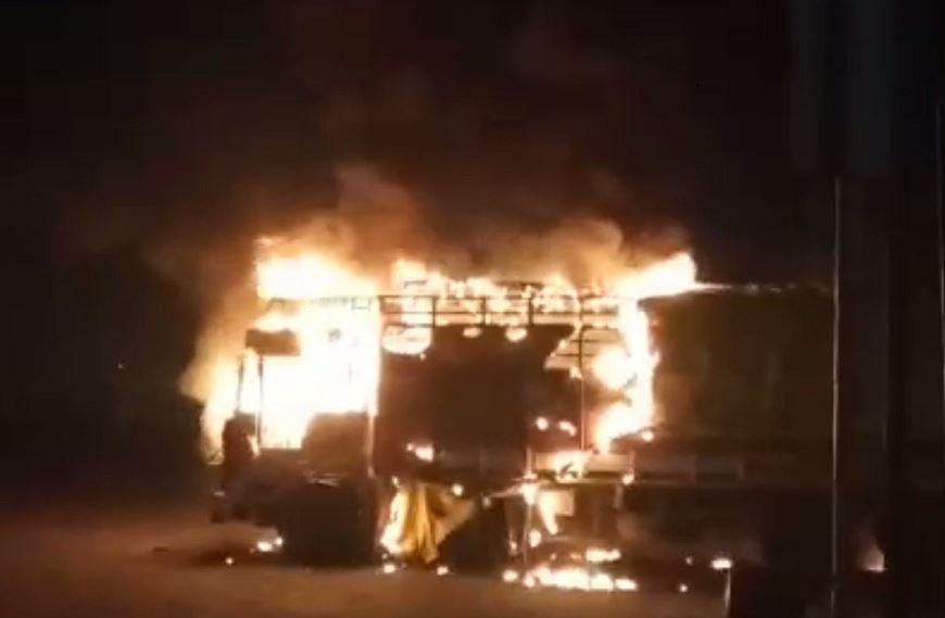 LIVE VIDEO : पेट्रोल पंपावरच ट्रकला लागली मोठी आग