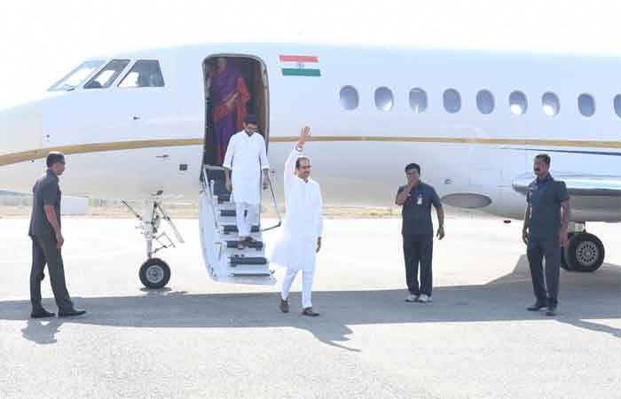 राम मंदिरासाठी शिवसेनेनं घेतलेल्या आक्रमक भूमिकेबद्दल अयोध्येतील साधू संत आणि महंत यांच्या उपस्थितीत उद्धव ठाकरेसाठी आशिर्वादोत्सव सोहळा आयोजित करण्यात आला आहे. राम मंदिरासाठी शिवसेनेनं घेतलेल्या आक्रमक भूमिकेबद्दल अयोध्येतील साधू संत आणि महंत यांच्या उपस्थितीत उद्धव ठाकरेसाठी आशिर्वादोत्सव सोहळा आयोजित करण्यात आला आहे.