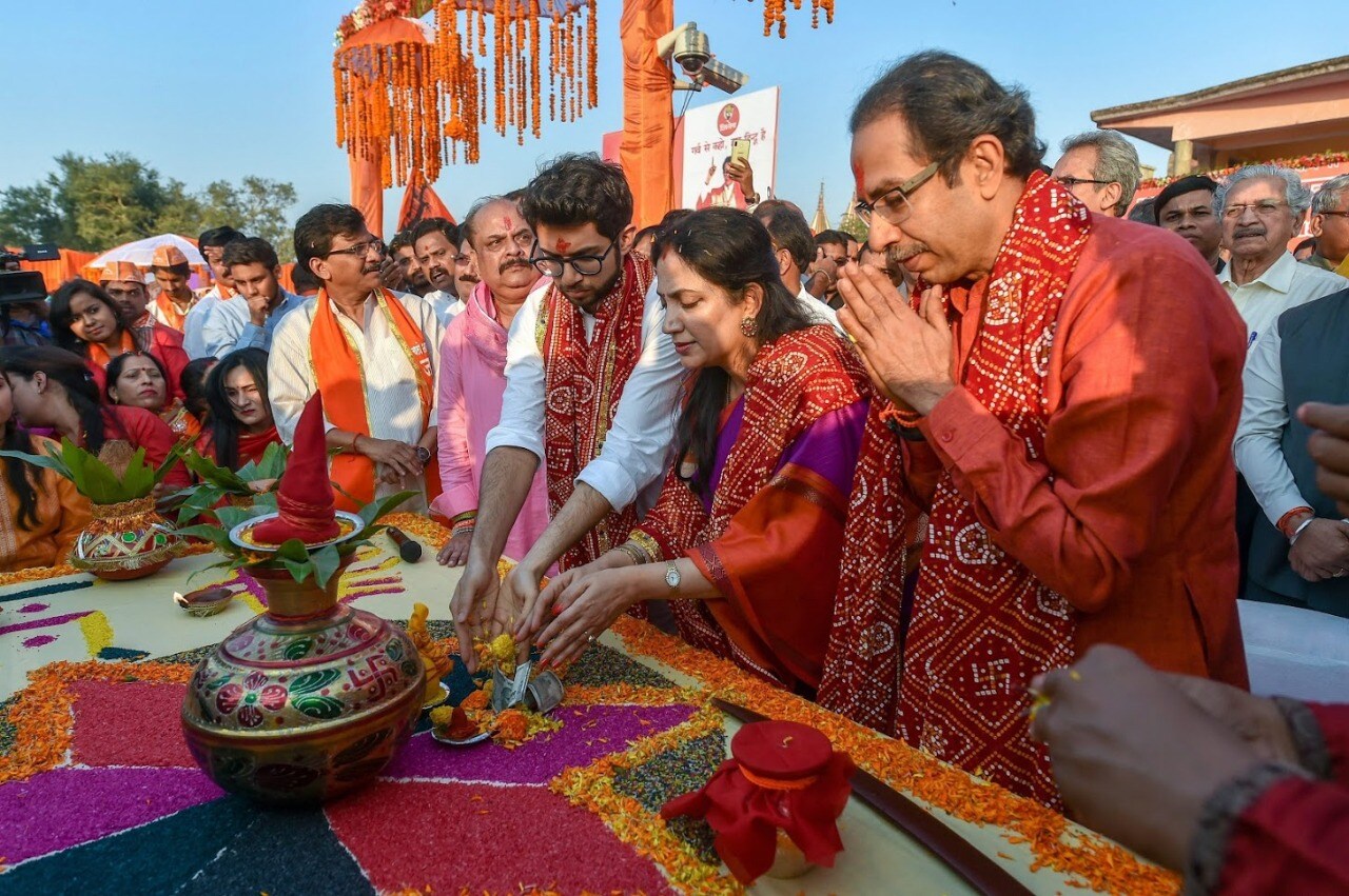 'निवडणूक प्रचारात राम-राम करतात आणि नंतर फक्त आराम,' असं म्हणत अयोध्येतील पत्रकार परिषदेत उद्धव ठाकरे यांनी भाजपवर निशाणा साधला आहे. 'निवडणूक प्रचारात राम-राम करतात आणि नंतर फक्त आराम,' असं म्हणत अयोध्येतील पत्रकार परिषदेत उद्धव ठाकरे यांनी भाजपवर निशाणा साधला आहे.