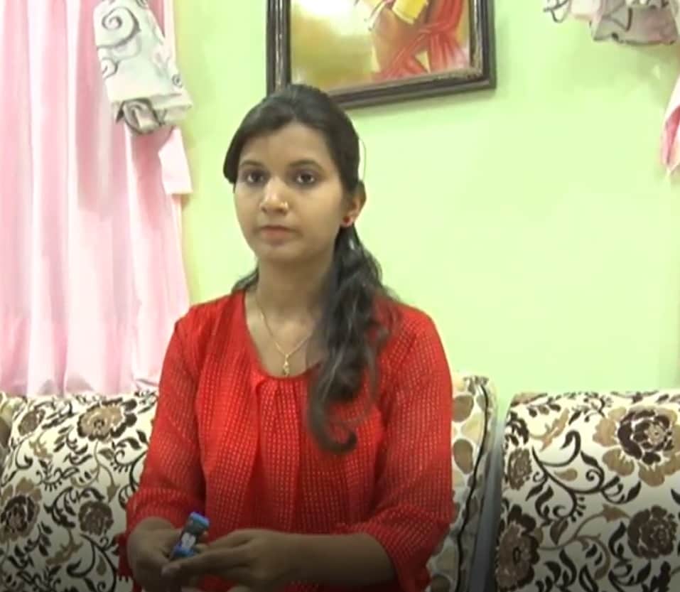 संशोधन क्षेत्रात नवनवीन शोध लावून तिनं स्वत:च्या नावावर तब्बल १० पेटंट मिळवले आहेत. सर्वसामान्यांना फायदेशीर ठरतील असे शोध तिनं लावले आहेत. त्यामुळे सध्या सर्वच स्तरातून अंकिताचं कौतुक होत आहे. एखादी छोटीशी क्लुप्तीही अनेकांसाठी किती फायदेशीर ठरू शकते हे पिंपरी चिंचवडच्या एका तरुणीने दाखवून दिलं. या तरुणीने छोटी छोटी संशोधनं करत स्वतःच्या नावावर तब्बल 10 पेटंट मिळवली आहेत. पिंपरीतील या मराठमोळ्या तरुणीचं नाव आहे अंकिता नगरकर. संशोधन क्षेत्रात नवनवीन शोध लावून तिनं स्वत:च्या नावावर तब्बल १० पेटंट मिळवले आहेत. सर्वसामान्यांना फायदेशीर ठरतील असे शोध तिनं लावले आहेत. त्यामुळे सध्या सर्वच स्तरातून अंकिताचं कौतुक होत आहे. एखादी छोटीशी क्लुप्तीही अनेकांसाठी किती फायदेशीर ठरू शकते हे पिंपरी चिंचवडच्या एका तरुणीने दाखवून दिलं. या तरुणीने छोटी छोटी संशोधनं करत स्वतःच्या नावावर तब्बल 10 पेटंट मिळवली आहेत. पिंपरीतील या मराठमोळ्या तरुणीचं नाव आहे अंकिता नगरकर.