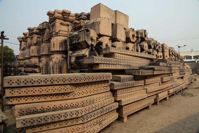 कारसेवकपुरमचे 78 वर्षीय सोमपुरा यांनी सांगितले की, या योजनेनुसार मंदिर 268 फूट लांब, 140 फूट रुंद आणि 128 फूट उंचीइतकं शिखर आहे.