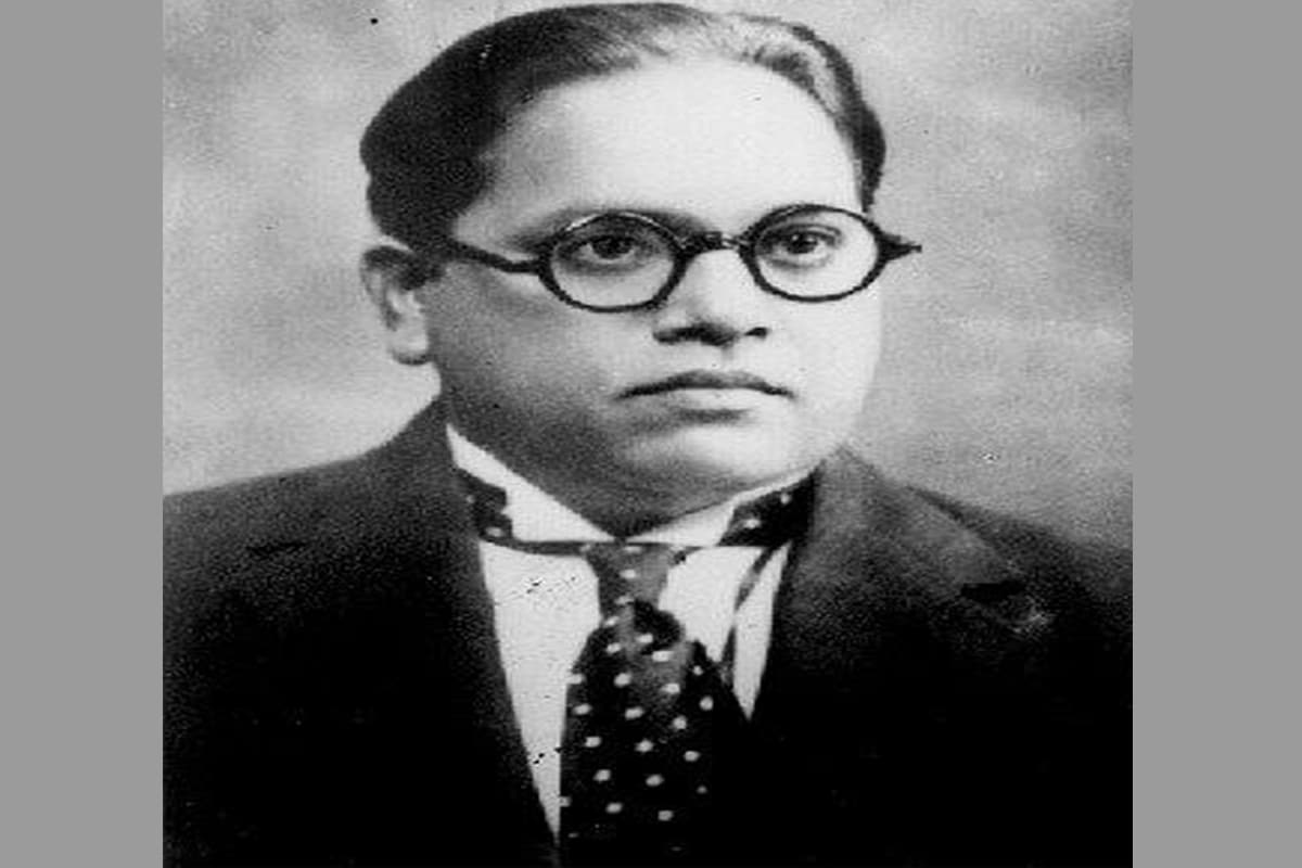 भारताचे पहिले कायदे मंत्री डॉ बाबासाहेब आंबेडकर यांचा भारतीय संविधान निर्मितीत महत्त्वाचा वाटा आहे. त्यांनी समता, बंधुता, लोकशाही, स्वातंत्र्य, जागतिक अर्थकारण तसेच राजकारण यांविषयी मांडलेले विचार आजही समर्पक ठरतात. भारताचे पहिले कायदे मंत्री डॉ बाबासाहेब आंबेडकर यांचा भारतीय संविधान निर्मितीत महत्त्वाचा वाटा आहे. त्यांनी समता, बंधुता, लोकशाही, स्वातंत्र्य, जागतिक अर्थकारण तसेच राजकारण यांविषयी मांडलेले विचार आजही समर्पक ठरतात.