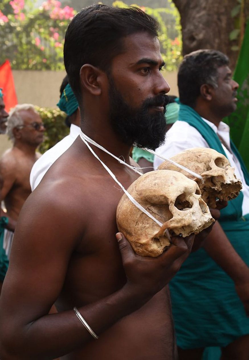 तुम्ही सोशल मीडियावर अॅक्टिव्ह असाल तर तुमच्यापर्यंत कदाचित बळीराजानं लिहिलेलं हे पत्र पोहोचलं असेल. तुम्ही सोशल मीडियावर अॅक्टिव्ह असाल तर तुमच्यापर्यंत कदाचित बळीराजानं लिहिलेलं हे पत्र पोहोचलं असेल.