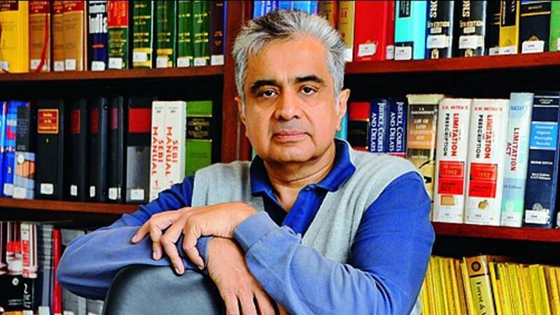 हरीश साळवे यांना भेटण्यासाठी राज्य सरकारचे प्रतिनिधी मागील महिन्यात लंडनला गेले होते. तर आज दुपारी मुंबईतील एका हॉटेलमध्ये मराठा आरक्षणा संदर्भात ॲड. हरीश साळवे यांच्याशी मुख्यमंत्री देवेंद्र फडणवीस, महसूल मंत्री चंद्रकांत पाटील, मुख्य सचिव डी.के. जैन, महाधिवक्ता यांनी चर्चा केली. हरीश साळवे यांना भेटण्यासाठी राज्य सरकारचे प्रतिनिधी मागील महिन्यात लंडनला गेले होते. तर आज दुपारी मुंबईतील एका हॉटेलमध्ये मराठा आरक्षणा संदर्भात ॲड. हरीश साळवे यांच्याशी मुख्यमंत्री देवेंद्र फडणवीस, महसूल मंत्री चंद्रकांत पाटील, मुख्य सचिव डी.के. जैन, महाधिवक्ता यांनी चर्चा केली.