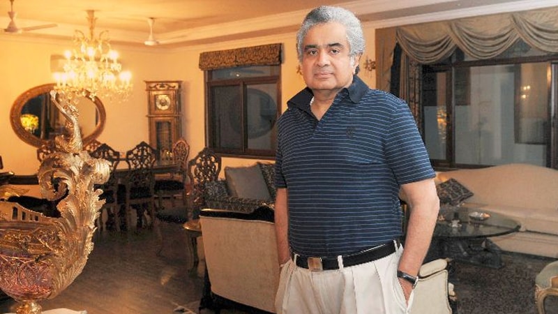इतर वेळेस ते फक्त बड्या केसेसच घेतात आणि त्यात ते प्रत्येक तासाला काही लाख तर एका दिवसांसाठी २५ ते 30 लाख रूपये घेत असल्याची चर्चा आहे. त्यामुळेच त्यांच्या फीवरून कळून जाईल की साळवे हे किती मौल्यवान वकील आहेत. इतर वेळेस ते फक्त बड्या केसेसच घेतात आणि त्यात ते प्रत्येक तासाला काही लाख तर एका दिवसांसाठी २५ ते 30 लाख रूपये घेत असल्याची चर्चा आहे. त्यामुळेच त्यांच्या फीवरून कळून जाईल की साळवे हे किती मौल्यवान वकील आहेत.