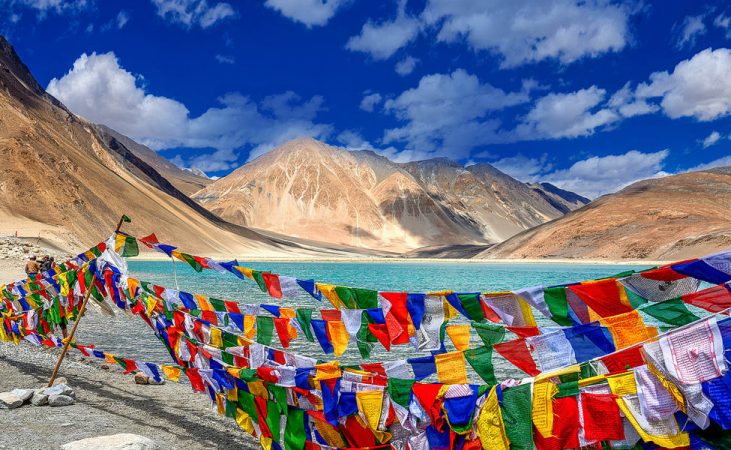 लेह, जम्मू- काश्मीर- तुम्हाला बायकिंगची आवड असेल तर यापेक्षा सुंदर जागा असूच शकत नाही. ही रोड ट्रीप तुमच्या आयुष्यातील सर्वात अविस्मरणीय रोड ट्रीप ठरू शकते. लेह, जम्मू- काश्मीर- तुम्हाला बायकिंगची आवड असेल तर यापेक्षा सुंदर जागा असूच शकत नाही. ही रोड ट्रीप तुमच्या आयुष्यातील सर्वात अविस्मरणीय रोड ट्रीप ठरू शकते.