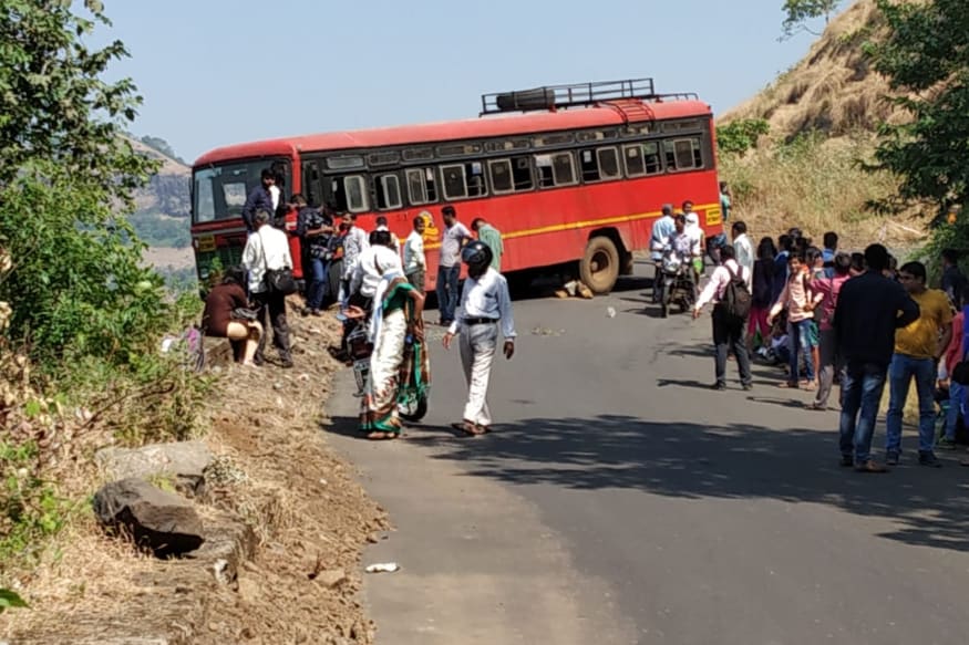 बाराच्या सुमारास वाघजाई घाटामध्ये बस आली असताना वाघजाई मंदिरापासूनच्या महाड हद्दीतील दुसऱ्या वळणावर आली असता खराब रस्त्यामुळे गाडीत तांत्रिक बिघाड झाल्याचे चालक मोहन बांदल यांच्या लक्षात आले. बाराच्या सुमारास वाघजाई घाटामध्ये बस आली असताना वाघजाई मंदिरापासूनच्या महाड हद्दीतील दुसऱ्या वळणावर आली असता खराब रस्त्यामुळे गाडीत तांत्रिक बिघाड झाल्याचे चालक मोहन बांदल यांच्या लक्षात आले.