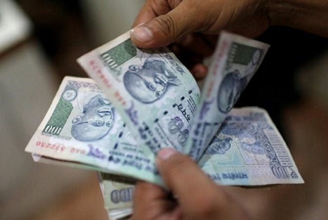या महिन्यात पोस्ट ऑफिसची बँक लॉन्च होत आहे. पण, तुम्हाला हे माहित आहे का की पोस्ट ऑफिसमधून तुम्हाला विमाही मिळतो. भारतात ब्रिटीश शासन असताना १ फेब्रुवारी १८८४ मध्ये पोस्टल लाइफ इनश्युरन्स म्हणजे पीएलआय सुरू झालं होतं. ही भारतातील सर्वात जुनी विमा योजना आहे. या महिन्यात पोस्ट ऑफिसची बँक लॉन्च होत आहे. पण, तुम्हाला हे माहित आहे का की पोस्ट ऑफिसमधून तुम्हाला विमाही मिळतो. भारतात ब्रिटीश शासन असताना १ फेब्रुवारी १८८४ मध्ये पोस्टल लाइफ इनश्युरन्स म्हणजे पीएलआय सुरू झालं होतं. ही भारतातील सर्वात जुनी विमा योजना आहे.