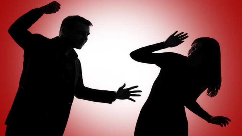 लिव्ह इन रिलेशनशीपमधील तरुणाचा प्रेयसीवर चाकू हल्ला, कारण तरुणीने...