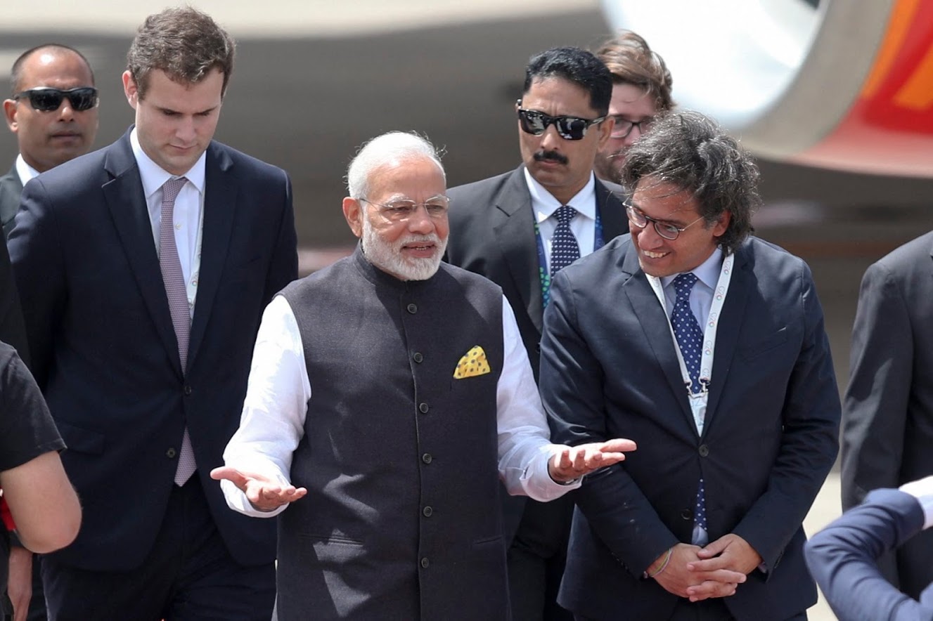 अर्जेटिंनाची राजधानी असलेल्या ब्युनस आयरस इथं शुक्रवारपासून G20 देशांची परिषद सुरू होतेय. त्या परिषदेला उपस्थित राहण्यासाठी पंतप्रधान नरेंद्र मोदी यांचं गुरूवारी इथं आगमन झालं. ते जगातल्या अनेक बड्या नेत्यांना भेटणार आहेत. अर्जेटिंनाची राजधानी असलेल्या ब्युनस आयरस इथं शुक्रवारपासून G20 देशांची परिषद सुरू होतेय. त्या परिषदेला उपस्थित राहण्यासाठी पंतप्रधान नरेंद्र मोदी यांचं गुरूवारी इथं आगमन झालं. ते जगातल्या अनेक बड्या नेत्यांना भेटणार आहेत.