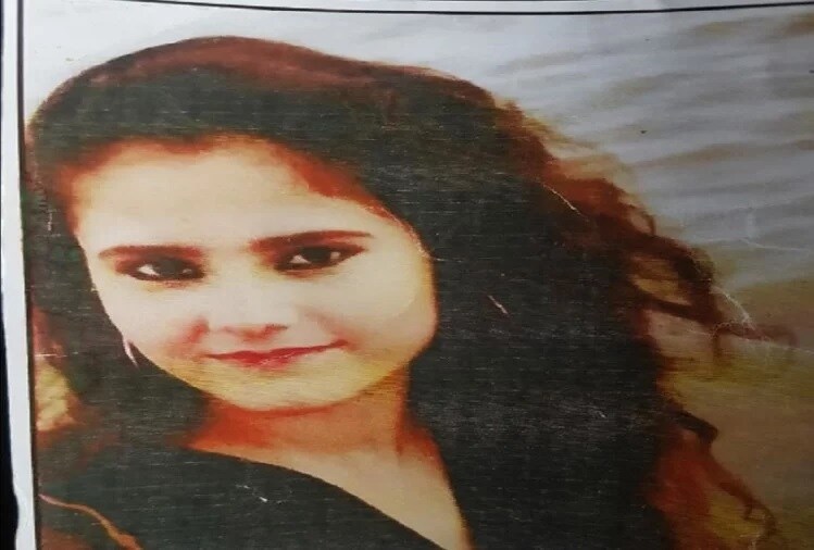 गंज पोलीस स्टेशन परिसरात हमाम वाली इथं राहणारी पायल उर्फ जैनब (वय २३) आणि आरोपी जहांगीर यांच्यात प्रेमसंबंध जुळले होते. दोघांचा साखरपुडाही झाला होता पण काही कारणांमुळे तो तुटला होता. गंज पोलीस स्टेशन परिसरात हमाम वाली इथं राहणारी पायल उर्फ जैनब (वय २३) आणि आरोपी जहांगीर यांच्यात प्रेमसंबंध जुळले होते. दोघांचा साखरपुडाही झाला होता पण काही कारणांमुळे तो तुटला होता.