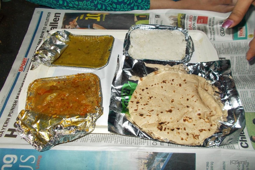 ट्रानजॅक्शन पूर्ण झाल्यानंतर प्रवाशाला त्यासंदर्भातला ई- मेल आणि मेसेज येईल. यात ऑर्डरबद्दल तपशील असेल. व्हेरिफिकेशनसाठी प्रवाशांना त्यांच्या मोबाईल नंबरवर ओटीपी पाठवण्यात येईल. यानंतर प्रवाशांना खाण्याच्या वेळेपूर्वी दोन तासआधी पुन्हा मेल आणि मेसेज येईल. ट्रानजॅक्शन पूर्ण झाल्यानंतर प्रवाशाला त्यासंदर्भातला ई- मेल आणि मेसेज येईल. यात ऑर्डरबद्दल तपशील असेल. व्हेरिफिकेशनसाठी प्रवाशांना त्यांच्या मोबाईल नंबरवर ओटीपी पाठवण्यात येईल. यानंतर प्रवाशांना खाण्याच्या वेळेपूर्वी दोन तासआधी पुन्हा मेल आणि मेसेज येईल.