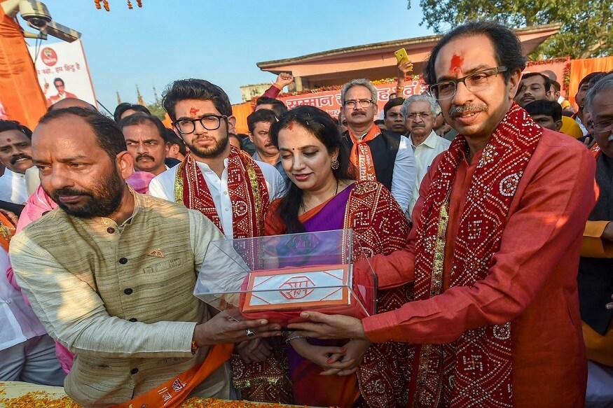 काँग्रेस राम मंदिराच्या आड येत होतं म्हणून त्यांना सत्तेतून लोकांनी घालवलं. पण मग तुमची संपूर्ण सत्ता असताना तुम्ही राम मंदिर का नाही बांधत. काँग्रेस राम मंदिराच्या आड येत होतं म्हणून त्यांना सत्तेतून लोकांनी घालवलं. पण मग तुमची संपूर्ण सत्ता असताना तुम्ही राम मंदिर का नाही बांधत.