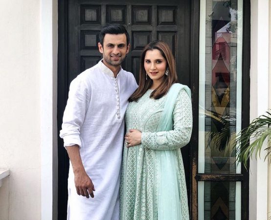 पाकिस्तानचा अष्टपैलू फलंदाज शोएब मलिकने २१ नोव्हेंबरपासून शारजाहमध्ये सुरू होणाऱ्या टी१० लीगमध्ये न खेळण्याचा निर्णय घेतला आहे. शोएबने हा निर्णय त्याच्या मुलासाठी घेतला आहे. पत्नी सानिया मिर्झा आणि मुलगा इजहान यांना वेळ देण्यासाठी शोएब या स्पर्धेत खेळणार नाही. पाकिस्तानचा अष्टपैलू फलंदाज शोएब मलिकने २१ नोव्हेंबरपासून शारजाहमध्ये सुरू होणाऱ्या टी१० लीगमध्ये न खेळण्याचा निर्णय घेतला आहे. शोएबने हा निर्णय त्याच्या मुलासाठी घेतला आहे. पत्नी सानिया मिर्झा आणि मुलगा इजहान यांना वेळ देण्यासाठी शोएब या स्पर्धेत खेळणार नाही.