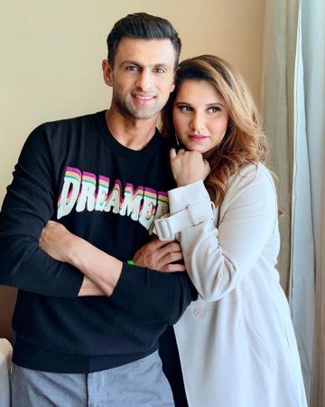 गेल्या सीझनमध्ये शोएबने पंजाब लेजेंट्स संघाचे कर्णधारपद भूषवले होते. मात्र यावर्षी तो या स्पर्धेत खेळणार नाही. गेल्या सीझनमध्ये त्याने आपल्या संघासाठी ५ सामन्यात सर्वाधिक १९१ धावा केल्या. त्यामुळे या संघाला शोएबच्या गैरहजेरीचा फटका बसू शकतो. गेल्या सीझनमध्ये शोएबने पंजाब लेजेंट्स संघाचे कर्णधारपद भूषवले होते. मात्र यावर्षी तो या स्पर्धेत खेळणार नाही. गेल्या सीझनमध्ये त्याने आपल्या संघासाठी ५ सामन्यात सर्वाधिक १९१ धावा केल्या. त्यामुळे या संघाला शोएबच्या गैरहजेरीचा फटका बसू शकतो.