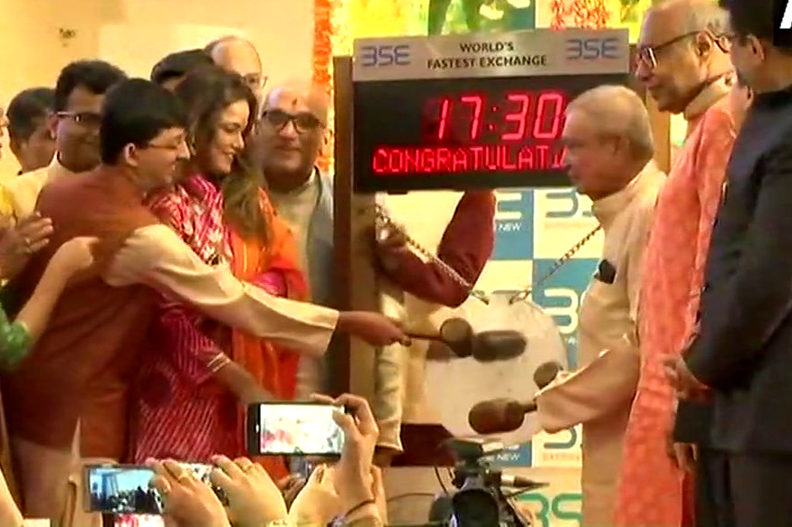 शेअर बाजारात दिवाळी जोरात, तासाभरात कमावले १.१८ लाख कोटी रुपये!